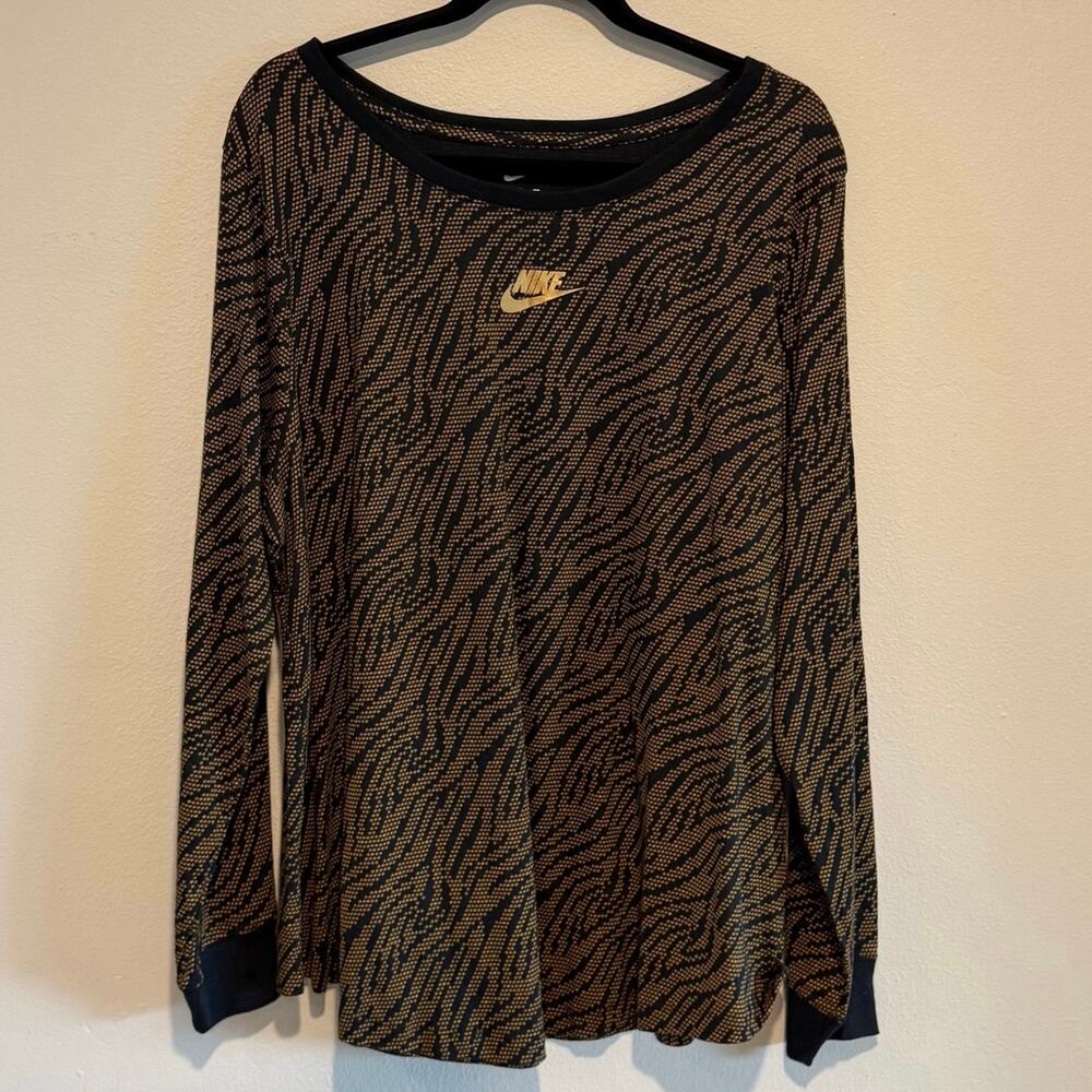 Nike Women’s 1X Long Sleeved Crew Tee Shirt